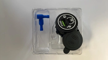 ŁADOWARKA SAMOCHODOWA MONTAŻOWA USB Z WYŁĄCZNIKIEM USB-C PD i QC3.0
