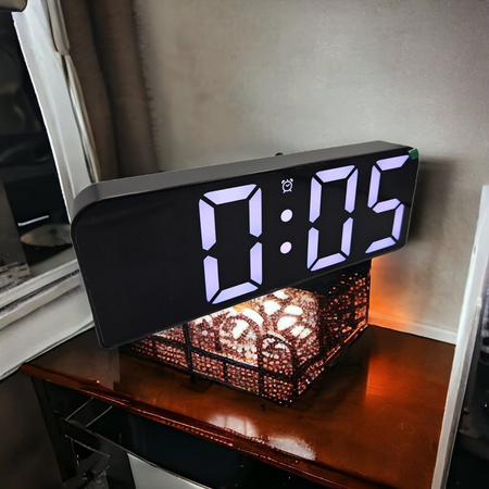 ELEKTRONICZNY ZEGAREK ŚCIENNY BUDZIK Z PILOTEM 12 x RGB KOLOR