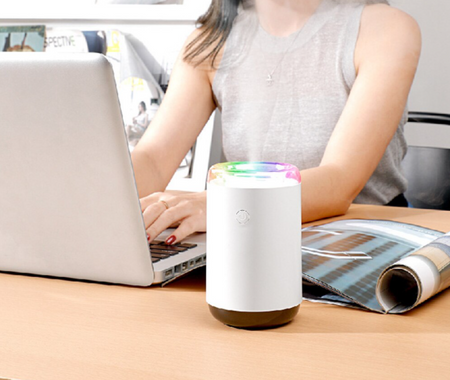Mini ultradźwiękowy nawilżacz powietrza USB Rozpylacz olejków aromatycznych Z kolorowym światłem